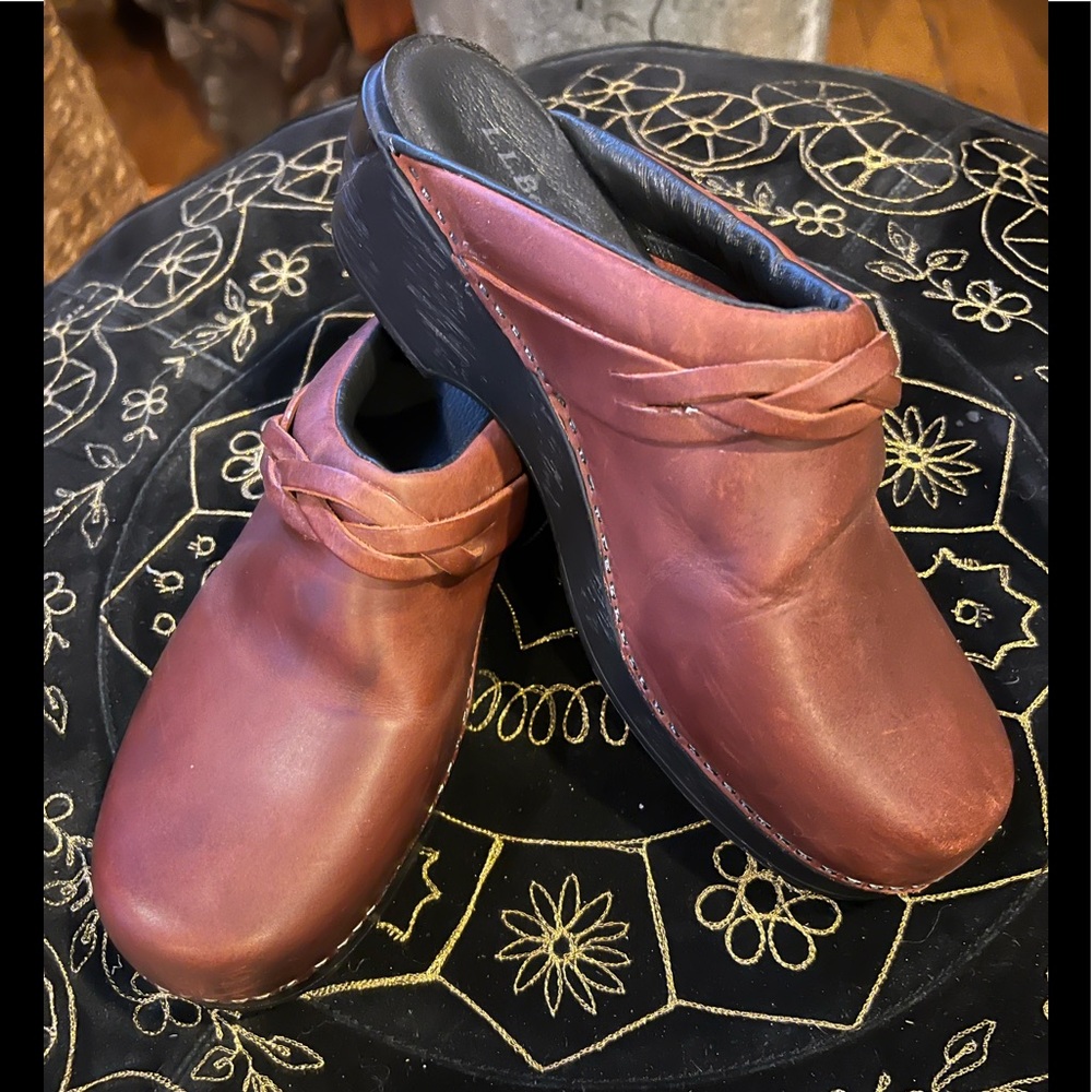 L.L Bean 41 Leather Clog - image 1
